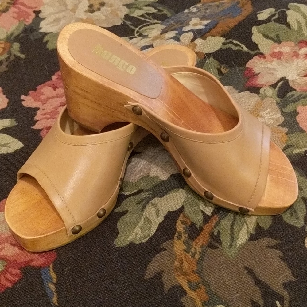 Bongo wood and leather heeled clogs